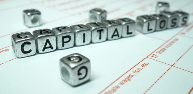 Capital Gains vs. Capital Losses: Balancing Your Books to Beat the CRA